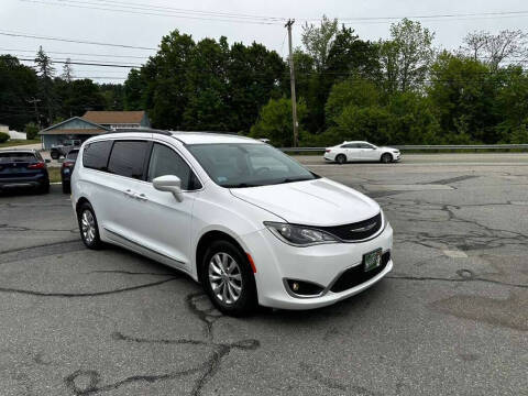 2017 Chrysler Pacifica Touring-L