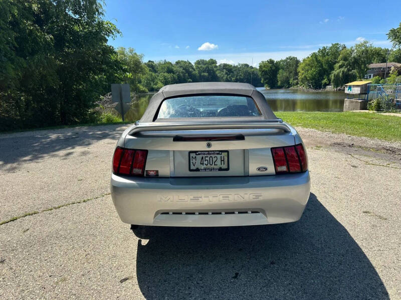 2000 Ford Mustang