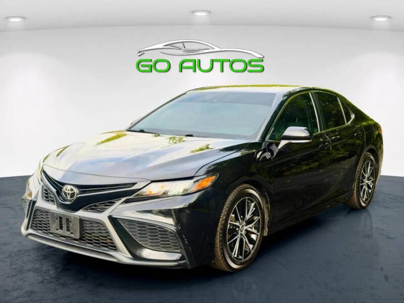 2022 Toyota Camry SE's photo