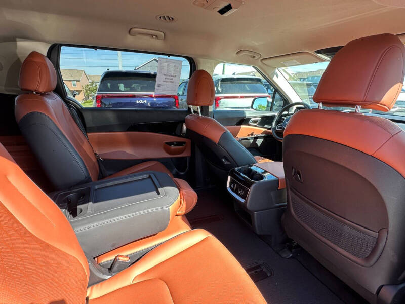 2024 Kia Carnival SX