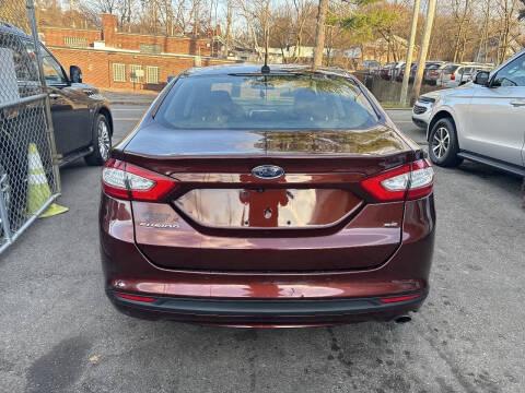 2015 Ford Fusion SE