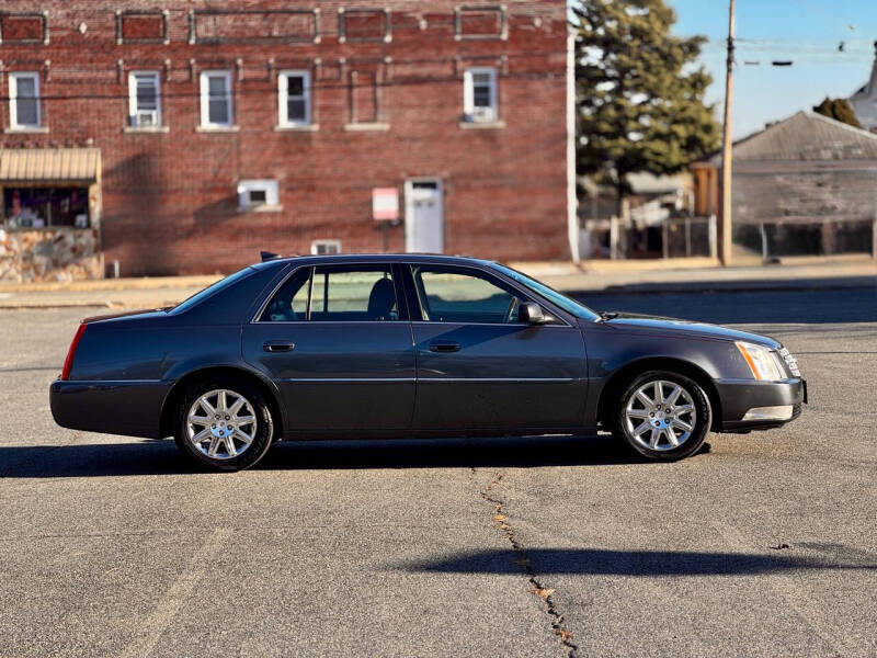 2011 Cadillac DTS Premium Collection photo 6