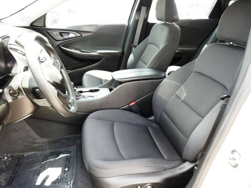 2022 Chevrolet Malibu Sedan - $21,900