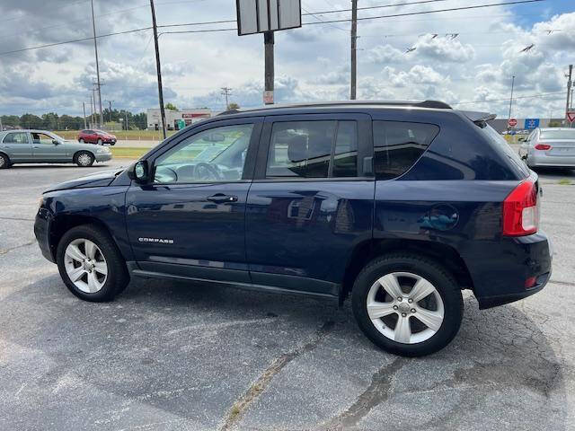 2012 Jeep Compass Sport photo 3