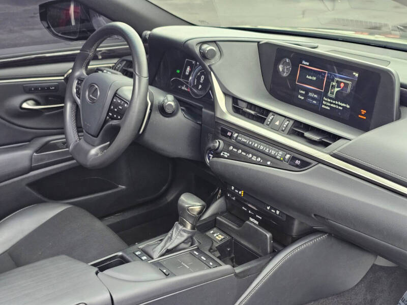 2019 Lexus ES 300h