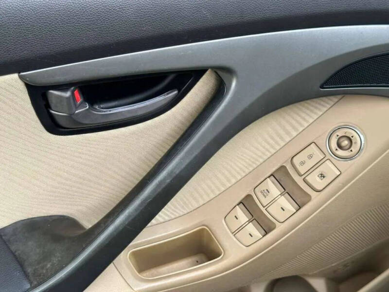 2012 Hyundai Elantra