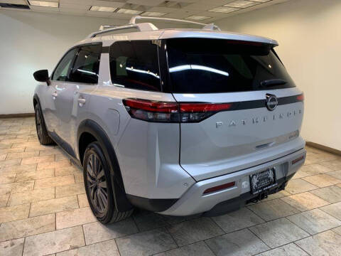 2022 Nissan Pathfinder SL