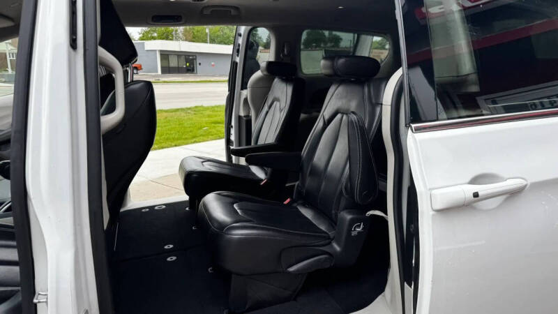 2020 Chrysler Voyager LXi