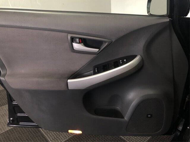 2010 Toyota Prius III