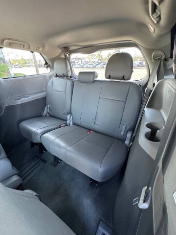 2015 Toyota Sienna LE 8-Passenger