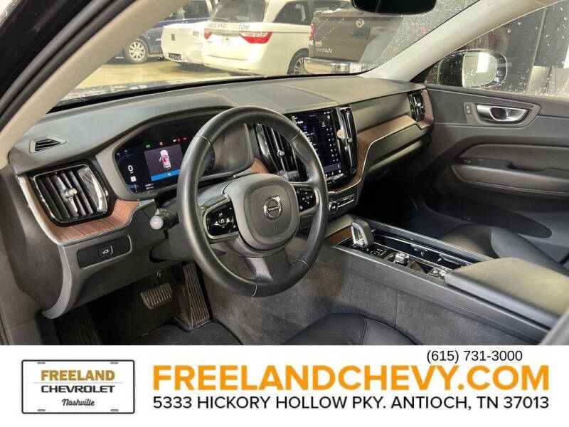 2023 Volvo XC60 B5 Plus Dark Theme