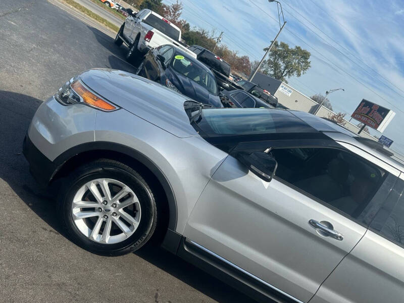 2014 Ford Explorer XLT photo 2