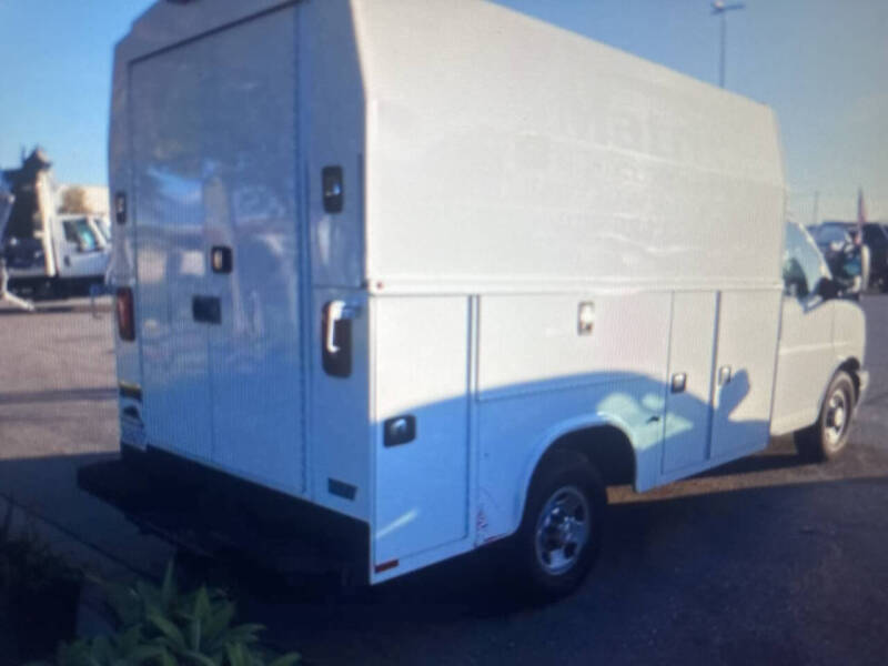 2019 Chevrolet Express Cutaway Base's photo