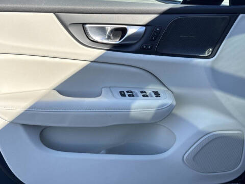 2024 Volvo S60 B5 Ultimate Dark Theme