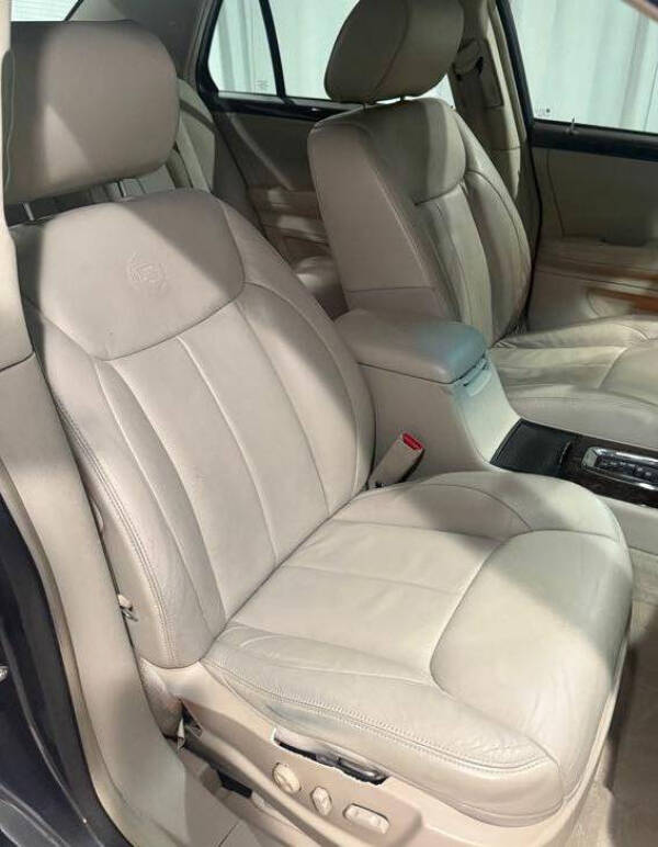 2010 Cadillac DTS Luxury Collection