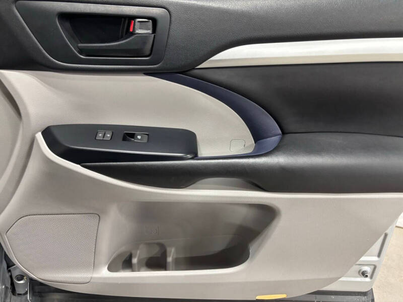 2017 Toyota Highlander LE