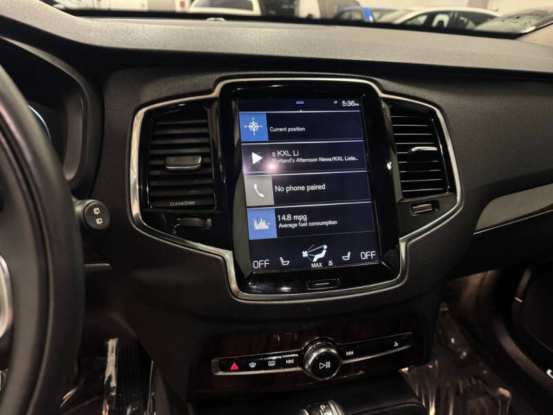 2016 Volvo XC90 T6 Momentum