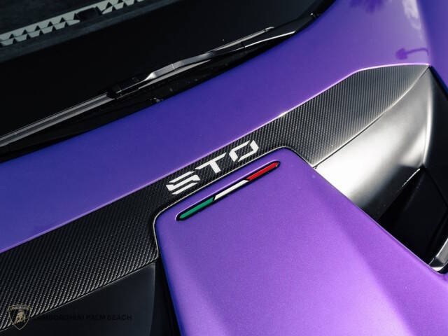 2024 Lamborghini Huracan STO