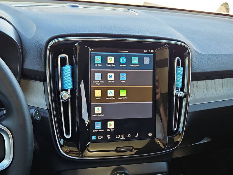 2025 Volvo XC40 B5 Core Bright Theme