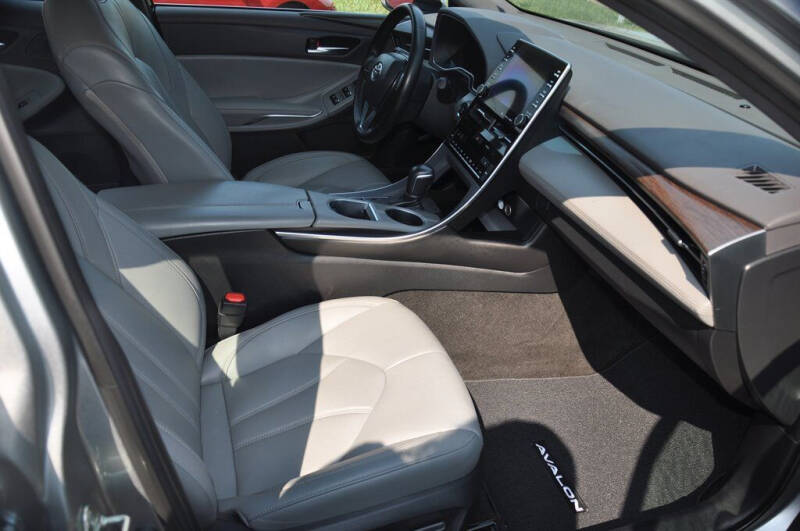 2020 Toyota Avalon XLE