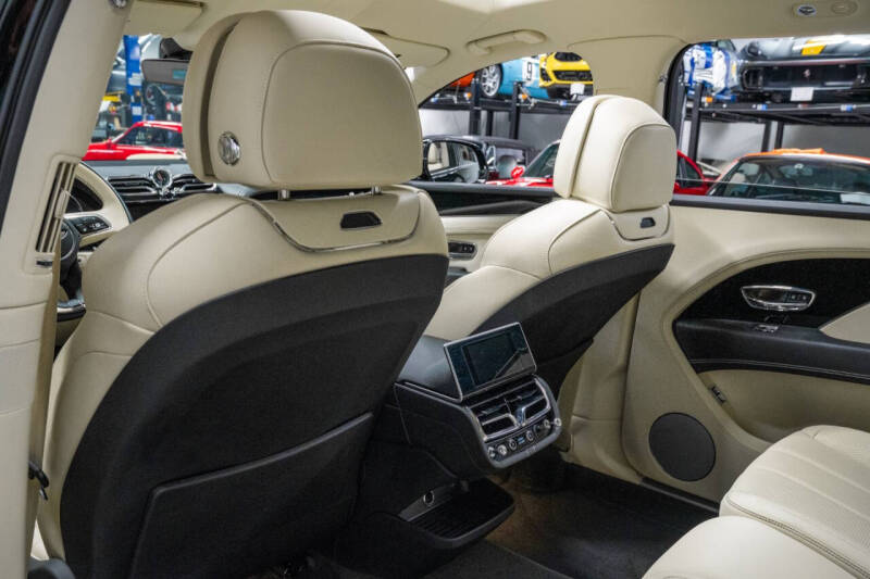 2024 Bentley Bentayga EWB