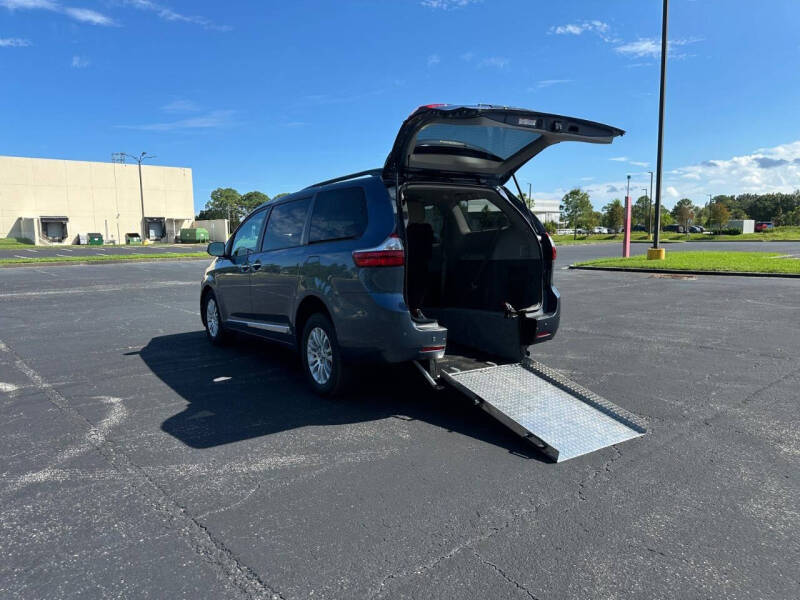 2017 Toyota Sienna XLE 8-Passenger