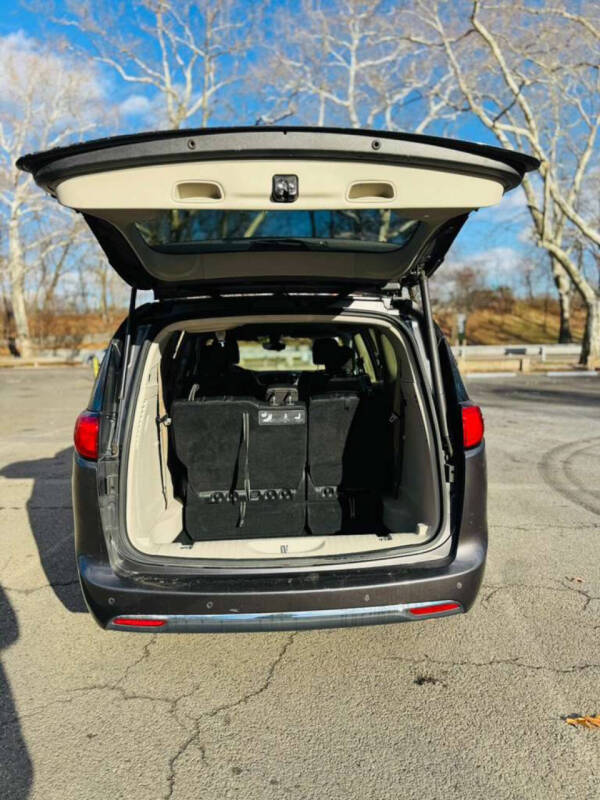 2017 Chrysler Pacifica Touring-L