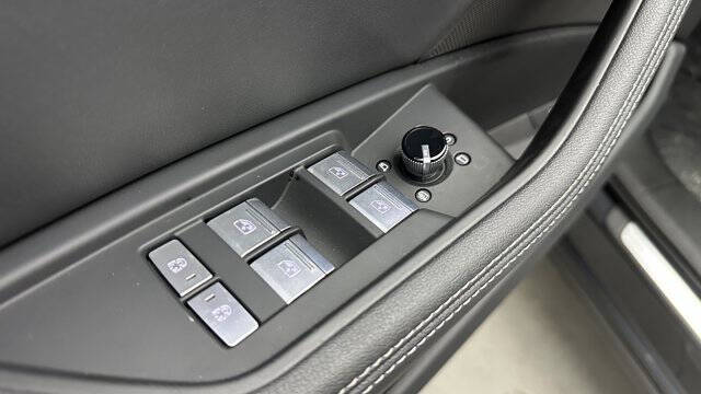 2024 Audi Q8 e-tron quattro Premium Plus