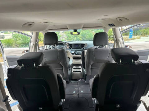 2017 Chrysler Pacifica LX