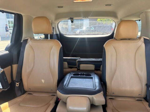 2022 Kia Carnival EX