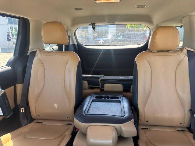2022 Kia Carnival EX