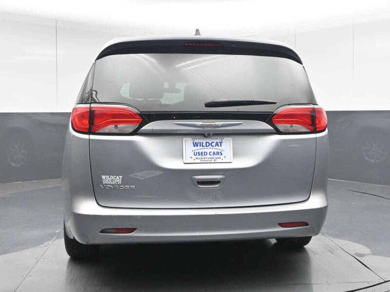 2021 Chrysler Voyager LX