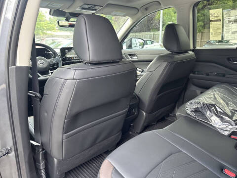 2025 Nissan Pathfinder Platinum