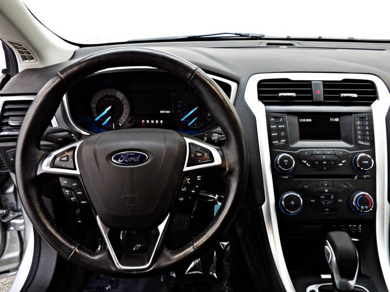 2015 Ford Fusion SE photo 10