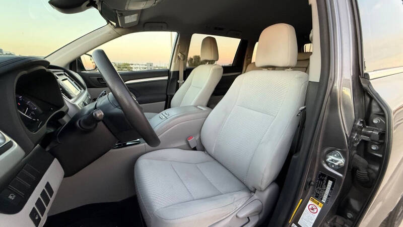 2018 Toyota Highlander LE