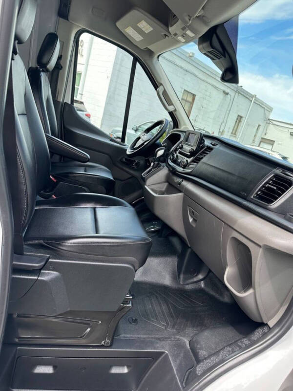 2025 Ford Transit 250