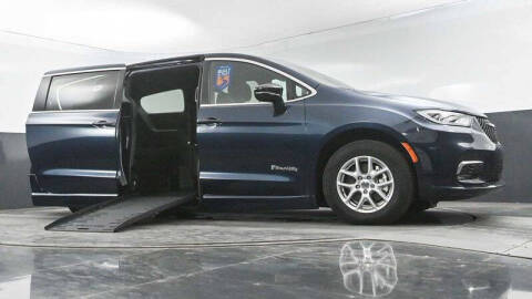 2024 Chrysler Pacifica Touring