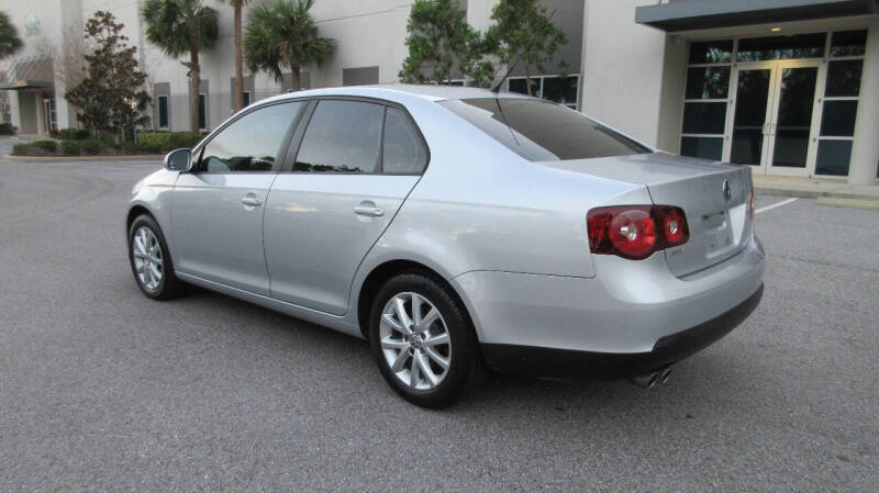 2010 Volkswagen Jetta Limited Edition photo 3