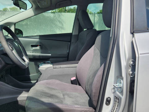 2014 Toyota Prius v Two