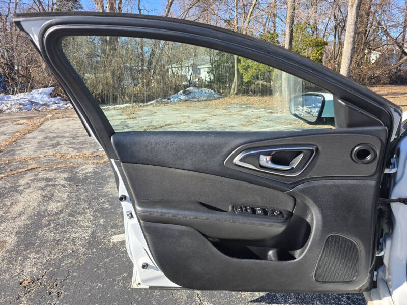 2016 Chrysler 200 Limited