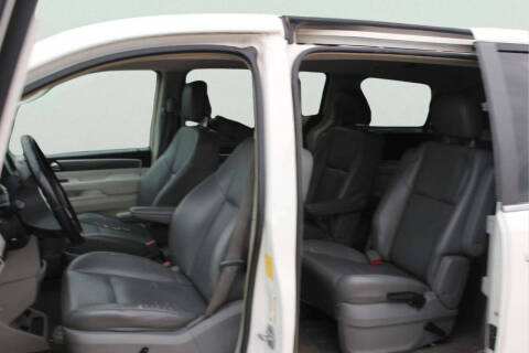 2010 Volkswagen Routan SE