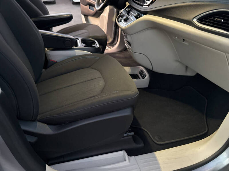 2021 Chrysler Pacifica Touring