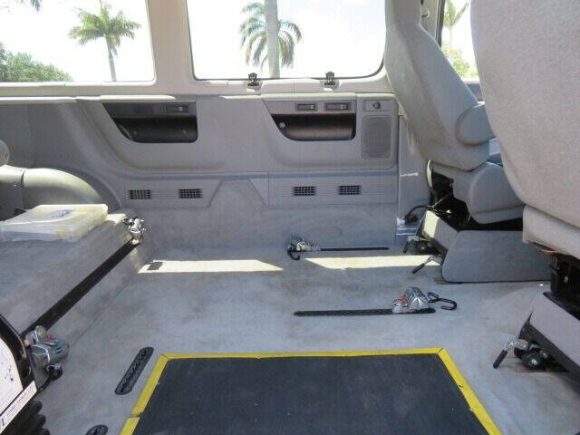 2011 Ford E-Series E-350 SD XLT