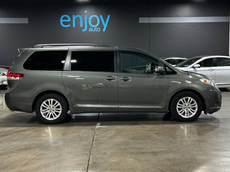 2013 Toyota Sienna XLE 8-Passenger