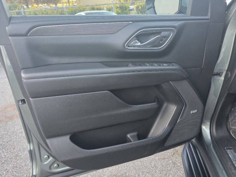 2023 Chevrolet Suburban LT