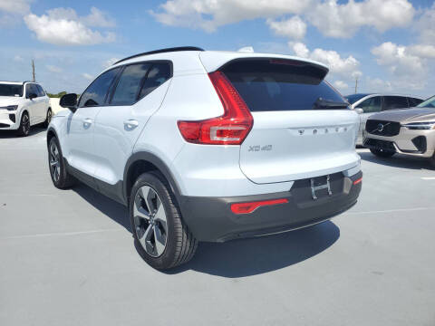 2026 Volvo XC40 B5 Plus