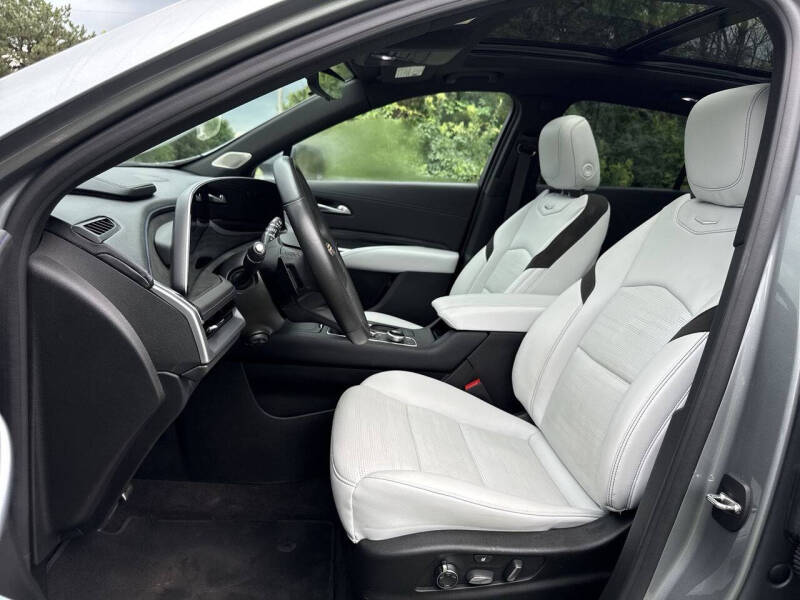 2024 Cadillac XT4 Sport