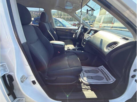 2020 Nissan Pathfinder S