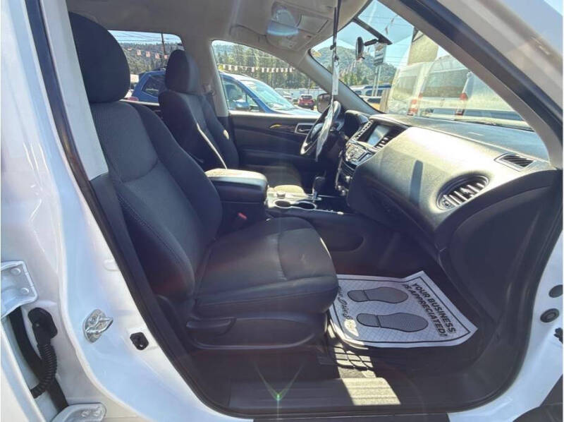 2020 Nissan Pathfinder S