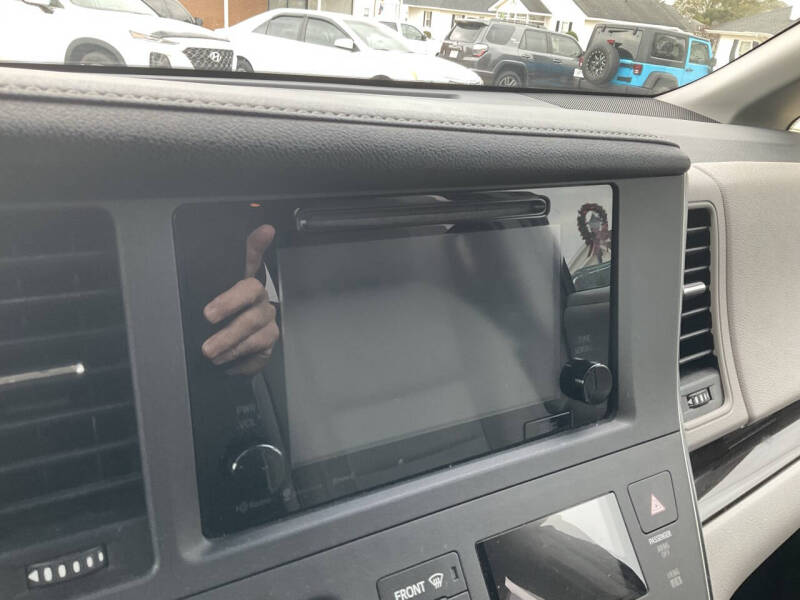 2017 Toyota Sienna XLE 8-Passenger